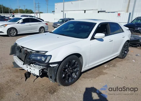 2020 Chrysler 300 300S z USA, uszkodzony, nr VIN 2C3CCABT6LH178453